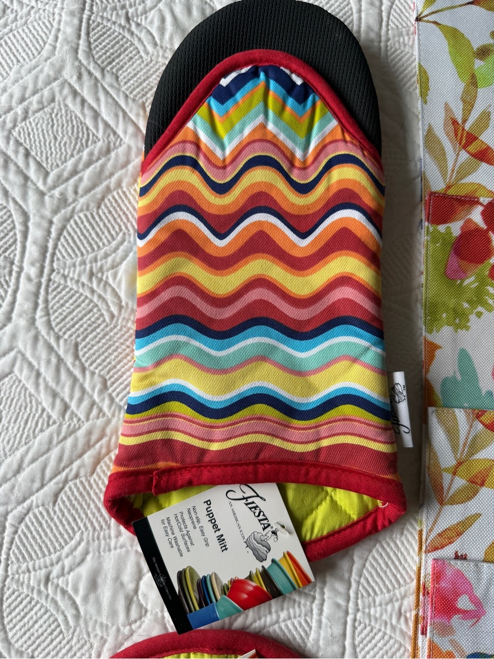 4 colorful Floral table mat Set with Rainbow Chevron Oven Mitts - Picture 3 of 10